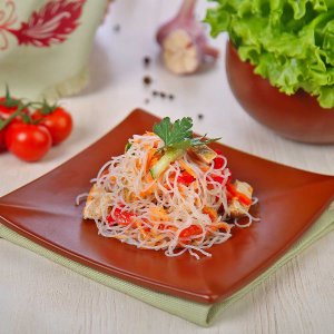 Салат с фунчозой и курицей вес