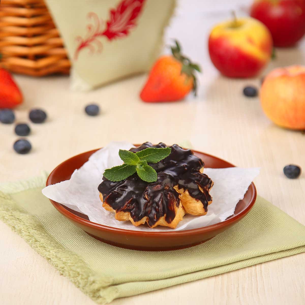 Пирожное заварное Шу со взбитыми сливками 60г Пирожное заварное Шу со взбитыми сливками 60г