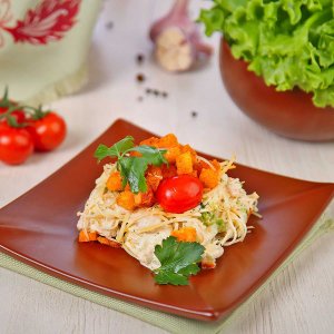 Салат Цезарь с курицей гриль вес