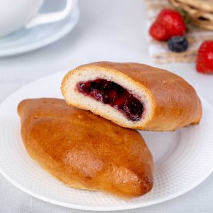 Пирожок с вишней 50г