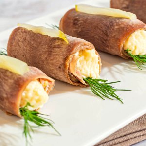 Рулетики из языка в банкет исполн вес