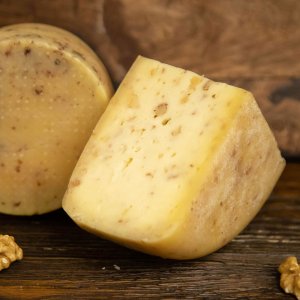 Сыр Наша Сыроварня Качотта с грецким орехом 45% вес
