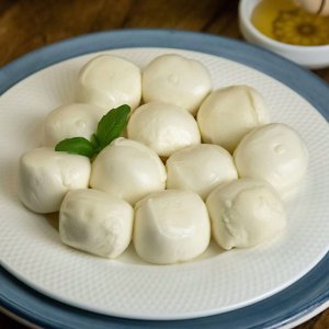 Сыр Моцарелла Чильеджини 45% вес Наша Сыроварня