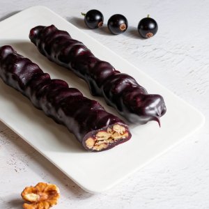 Чурчхела черносмородиновая с грецким орехом вес