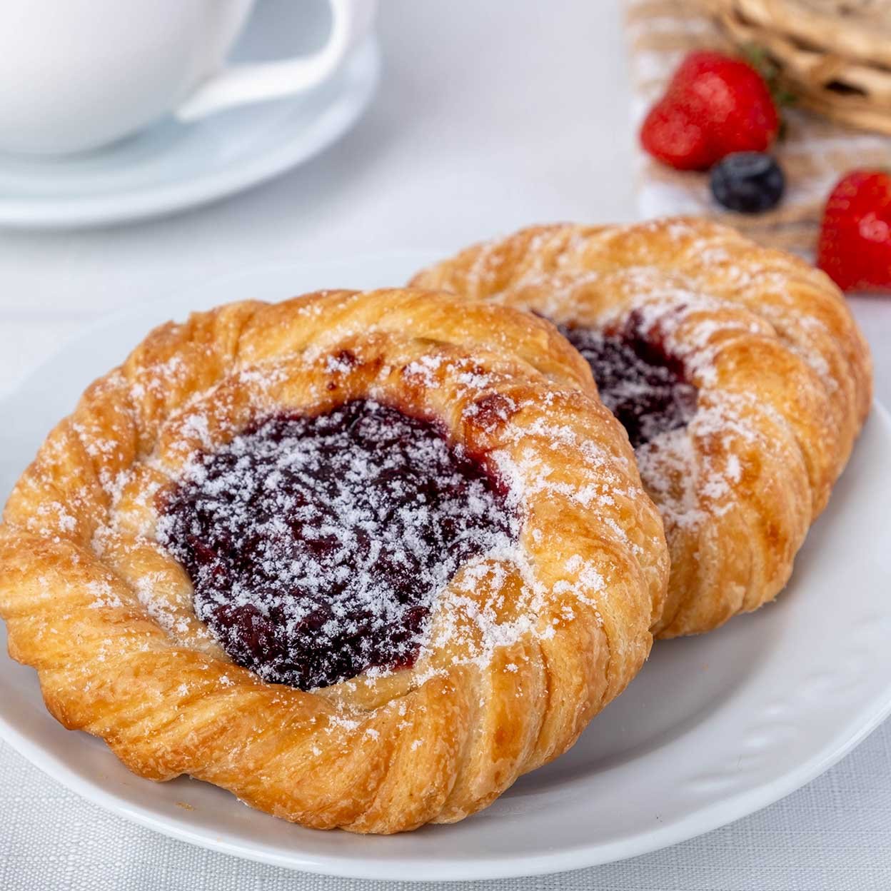 Слойка с вишней 70г Слойка с вишней 70г