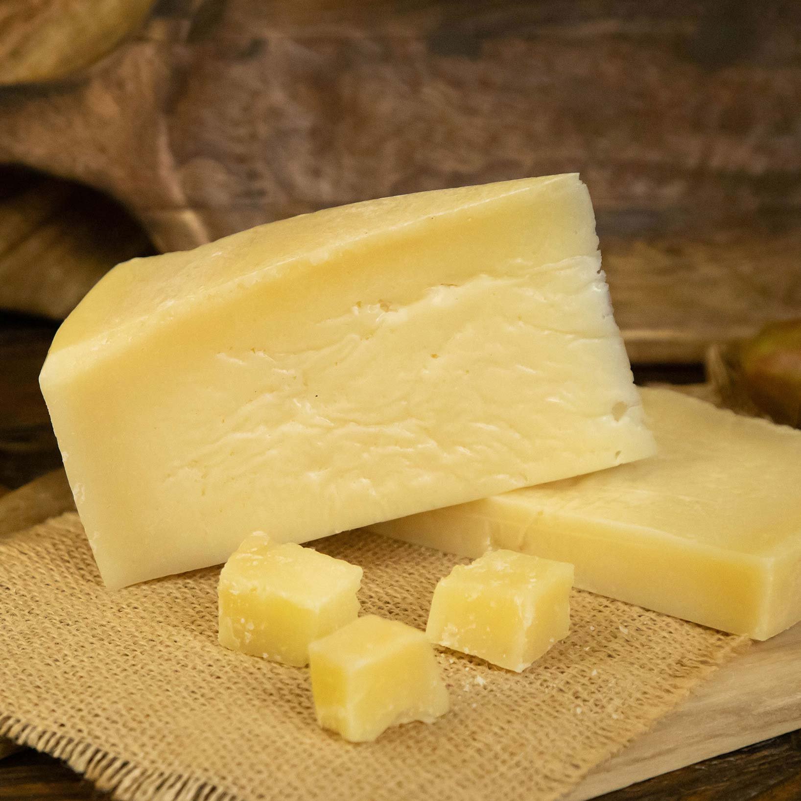 Сыр Грюйер 49% вес Наша Сыроварня Сыр Грюйер 49% вес Наша Сыроварня