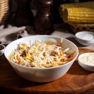 Салат из кальмара с яичным блином и кукурузой вес