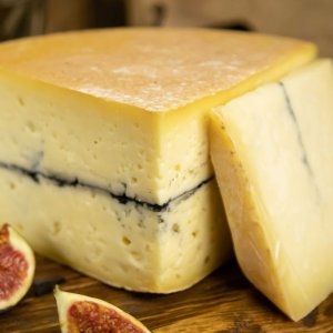 Сыр Наша Сыроварня Морбье 45% вес