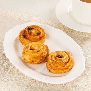 Булочки мини слоеные с курагой и клюквой вес