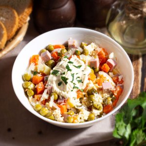 Салат Праздничный с колбасой вес