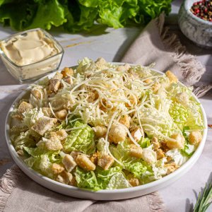Салат Цезарь с курицей вес