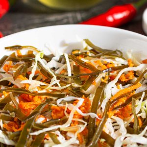 Салат из морской капусты с острой морковью вес