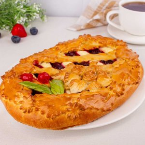 Пирог Праздничный с вишней и творогом вес