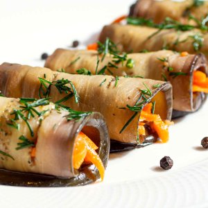 Рулетики из баклажанов с морковью острые вес