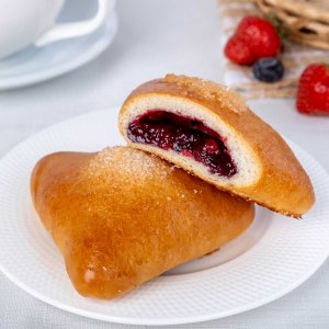Пирожок с брусникой 50г