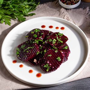 Салат из свеклы По-грузински с соусом ткемали вес