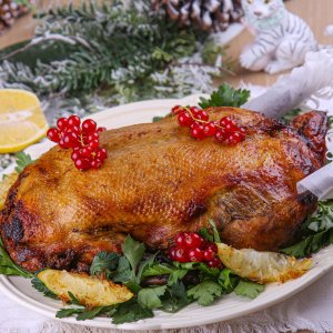 Утка чиненая в медово-соевом маринаде вес