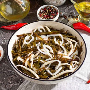Салат из морской капусты с кальмаром вес