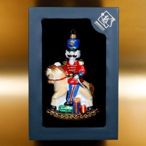 Фигурка Щелкунчик на игрушечной лошадке 12х9х1см стекло 4813К00