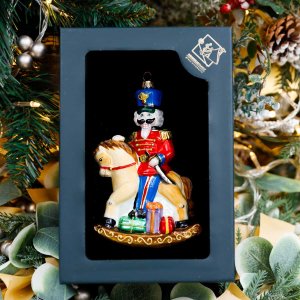 Фигурка Щелкунчик на игрушечной лошадке 12х9х1см стекло 4813К00