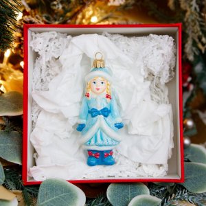 ФигуркаСнегурочка с двумя косичками 12х9х2см стекло А017