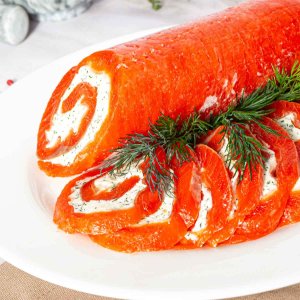 Рулет рыбный Праздничный из нерки со сливочным сыром вес