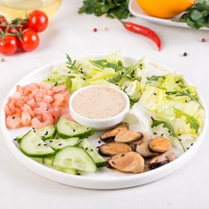 Салат Зеленый с морепродуктами 200г