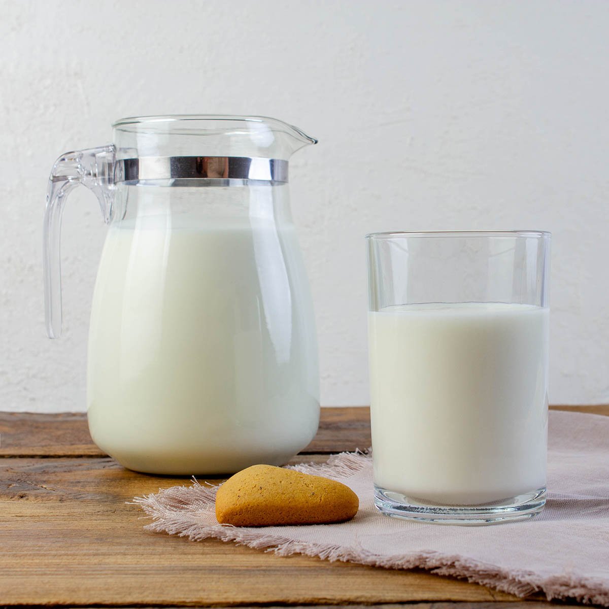 Кефир из цельного молока натур розлив Наша Сыроварня Кефир из цельного молока натур розлив Наша Сыроварня