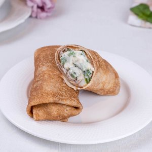 Блинчики с зеленым луком/ яйцом/сливочным сыром вес