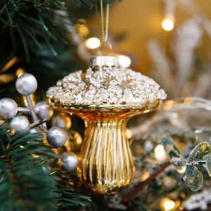 Украшение елочное Холидей Классик Фигурка Грибочек золотой стекло