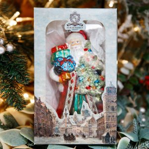 Украшение елочное Дед Мороз с елкой стекло 18х11см S819