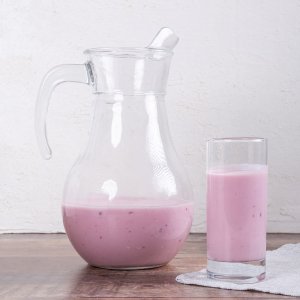 Йогурт из цельного молока натур с черешней розлив Наша Сыроварня