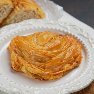 Слойка Фило с начинкой из курицы 90г