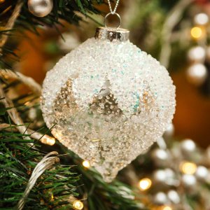 Украш елоч Холидей Классик Капля Сверкающий лед стекло 8х8х7см