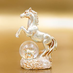Фигурка декор в стек шаре Лошадь L10 W5 H14см полимер