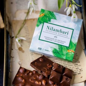 Шоколад Ниламбари с фундуком на овсяном молоке молочный к/к 65г