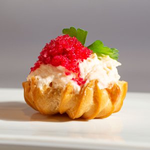 Закуска фуршетная Профитроли с муссом из семги 30г