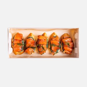 Набор из Брускетт с зеленым маслом и семгой 50г*5шт