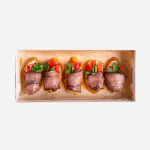 Набор из Брускетт с ростбифом и соусом цезарь 50г*5шт