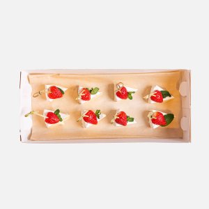 Набор из Канапе Камамбер с клубникой 25г*8шт