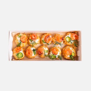 Набор из Закуски фуршет Профитроли с творожным сыром и семгой 30г*10шт