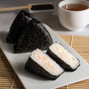 Онигири с креветкой 100г 