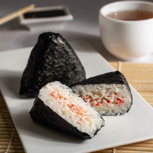 Онигири с крабом сурими 100г 